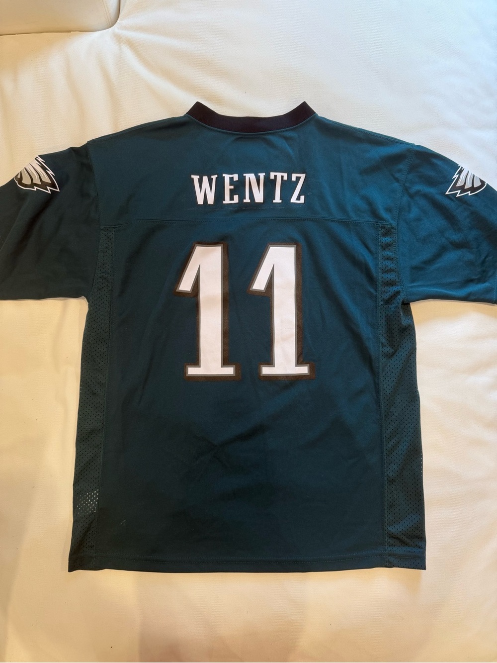 Eagles Carson Wentz #11 Jersey — Youth XL